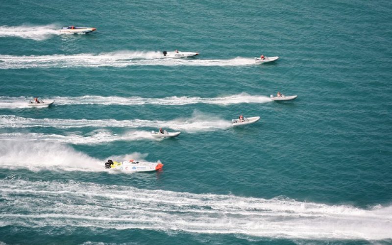Che meraviglia i bolidi del mare a Marina di Ragusa! Lo spettacolo continua anche oggi