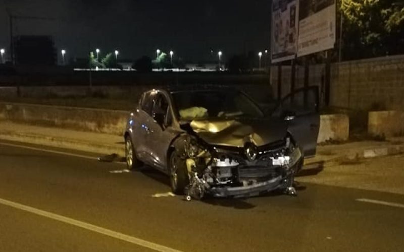 Incidente ieri sera in via Cartia a Ragusa. E molti continuano a denunciare: “quell’incrocio è pericoloso!”