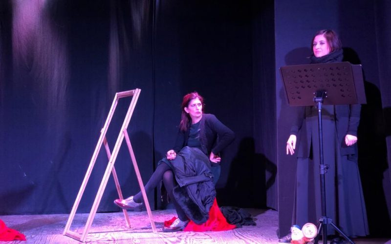 Dissacrante e arguto: alla Badia, lo spettacolo sulle favole dei fratelli Grimm
