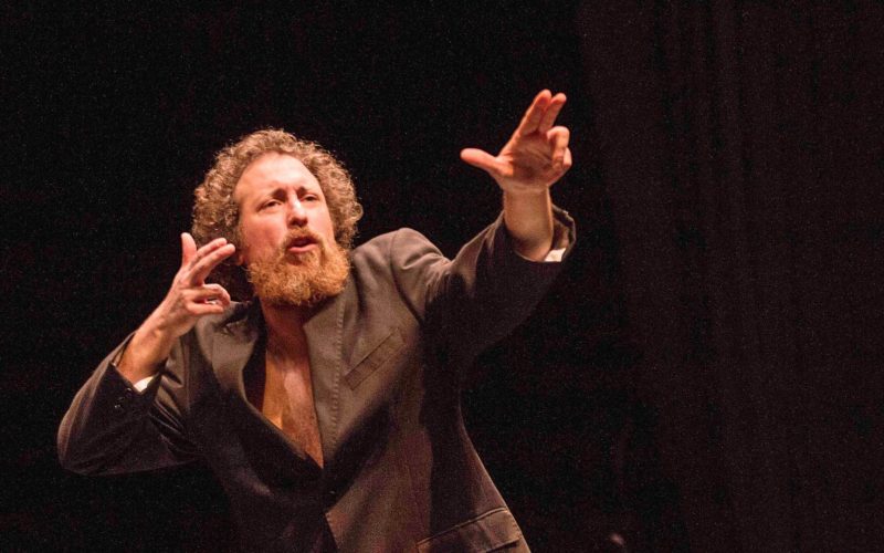 “Le vastasate” con Salvo Piparo apre la nuova stagione del Teatro Naselli di Comiso