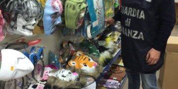 Scicli: 130 mila articoli carnevaleschi non sicuri sequestrati dalla GdF