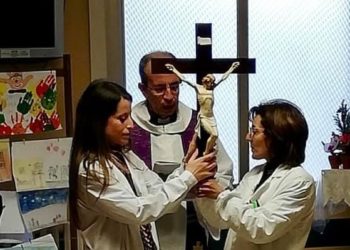 A Ragusa, tutti i venerdì di Quaresima, la via crucis itinerante del malato