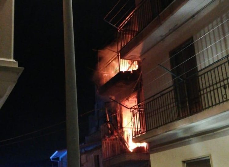 A fuoco un’abitazione del quartiere San Vito a Chiaramonte