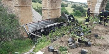Ragusa: autocarro in una scarpata, ferito il conducente