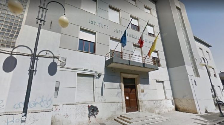 Istituto Professionale Marconi Vittoria, consegnati tablet agli studenti grazie ai carabinieri