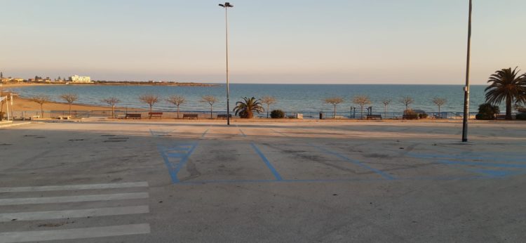 I modicani sono rimasti a casa. Pochissime le persone in giro