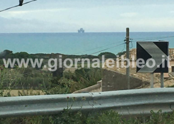 La trivella apparse al largo di Marina