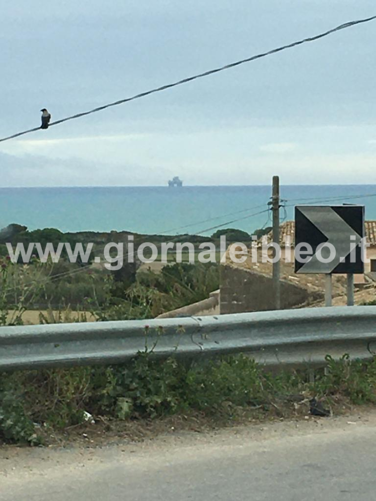 La trivella apparse al largo di Marina