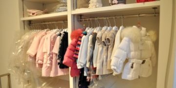 Riapertura delle attività di commercio al dettaglio di vestiti per bambini e neonati: le perplessità di Federmoda e Confcommercio