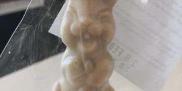 Donati coniglietti di cioccolata per i piccoli del reparto di Pediatria del Giovanni Paolo II