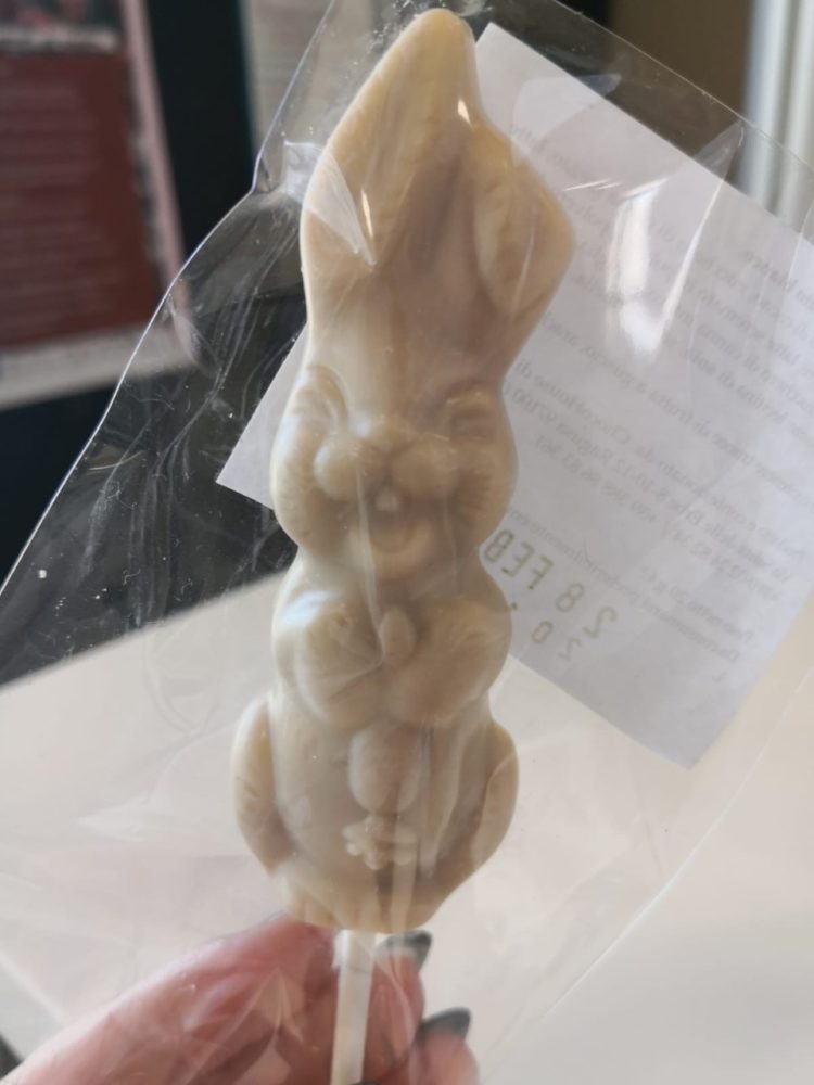 Donati coniglietti di cioccolata per i piccoli del reparto di Pediatria del Giovanni Paolo II