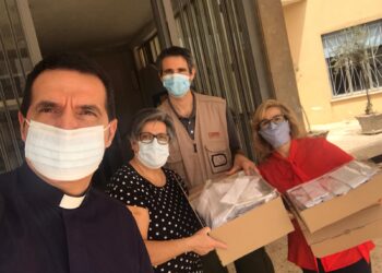 Ragusa si prepara alla festa di Santa Rita da Cascia: i parrocchiani del Sacro Cuore donano 200 mascherine alla Caritas