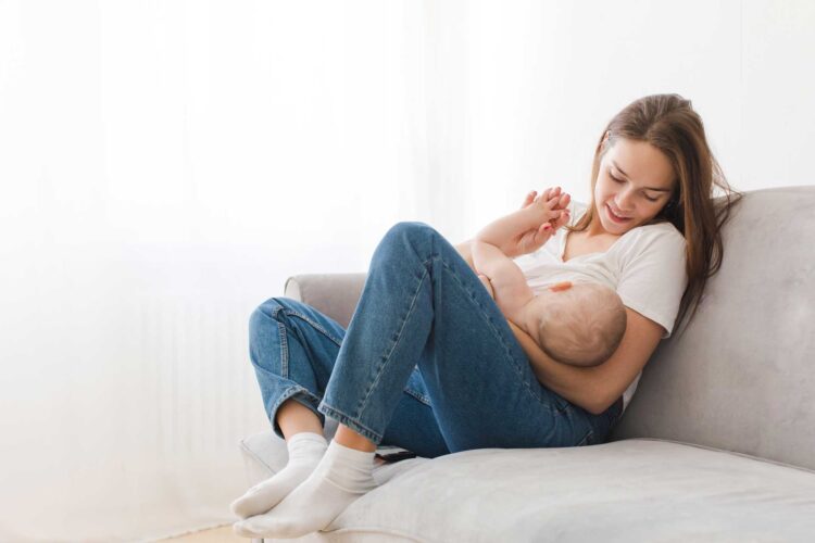 Ragusa: “Da mamma a mamma”, corso online per l’allattamento al seno