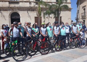 In bici da Comiso a Milano per ringraziare i medici che hanno lottato contro il Covid e offrire loro una vacanza