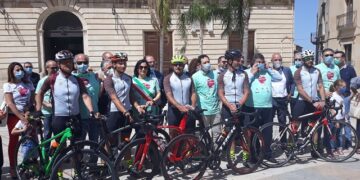 In bici da Comiso a Milano per ringraziare i medici che hanno lottato contro il Covid e offrire loro una vacanza