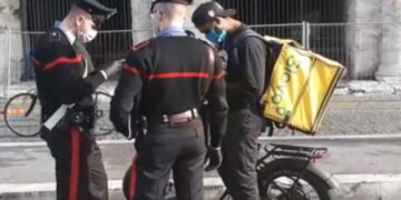Caporalato e sfruttamento del lavoro, i carabinieri ascoltano oltre mille “riders”