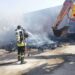 Incendio nel piazzale di una ditta di autotrasporti a Ragusa