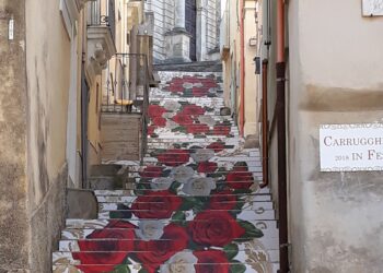 San Giovanni a Chiaramonte, la decorazione artistica della scalinata