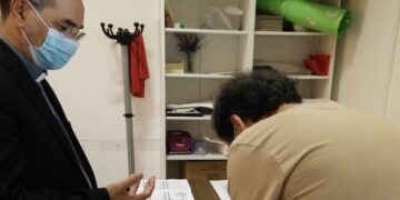 Il vescovo di Ragusa si sottopone a test sierologico