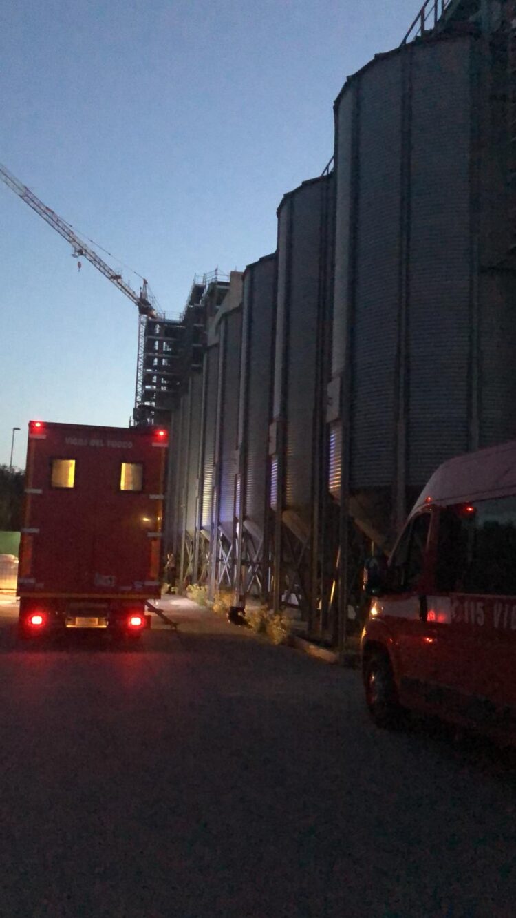 Ragusa: incendio ieri pomeriggio nello stabilimento Lgb. Per fortuna, nessun ferito