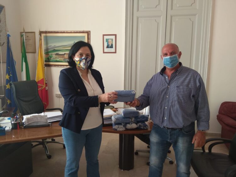 Comiso: donate 1400 mascherine al comune da un cittadino residente negli USA