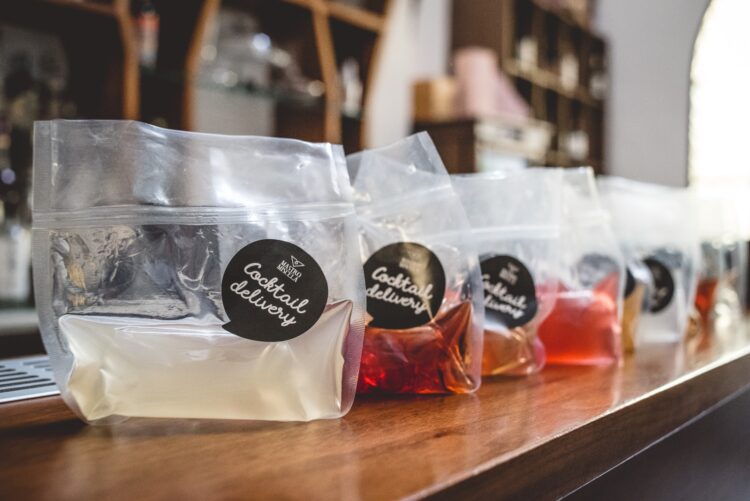 A Vittoria il tempo dell’aperitivo è riuscito a cambiare forma e luogo. Nasce il Cocktail delivery
