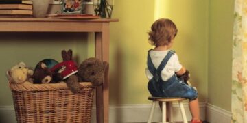 Bambino di due anni scappa di casa, ritrovato dai carabinieri. E’ successo a Scicli