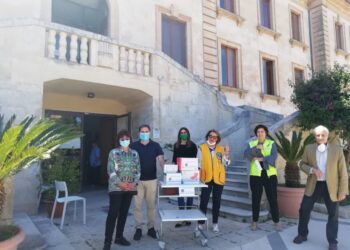 Il Lions Club Host Ragusa dona materiale medico all’Opera Pia E.C. Lupis