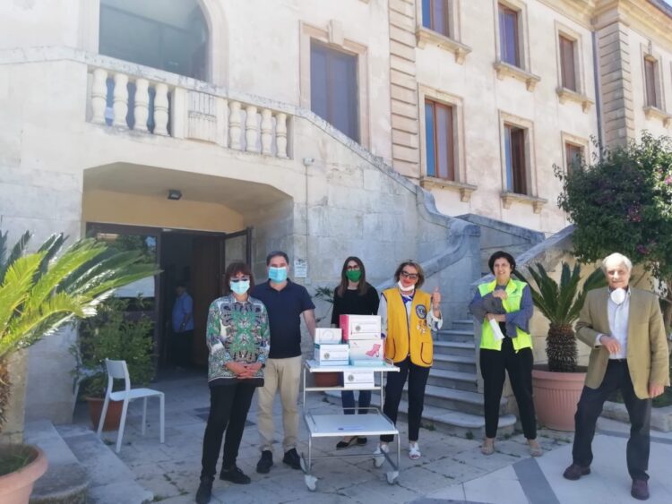 Il Lions Club Host Ragusa dona materiale medico all’Opera Pia E.C. Lupis