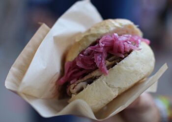 Lo street food siciliano riparte dal panino di suino nero dei Nebrodi di Giuseppe Oriti