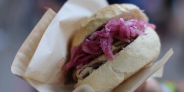 Lo street food siciliano riparte dal panino di suino nero dei Nebrodi di Giuseppe Oriti