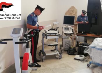 Arrestati due ladri a Ragusa: hanno rubato attrezzature diagnostiche al Centro Risvegli Ibleo