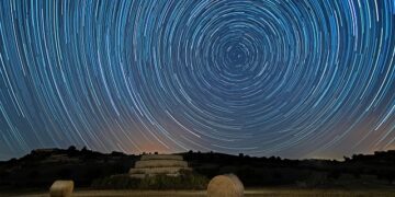 Star trail sul muragghiu, la foto di Filippo Galati