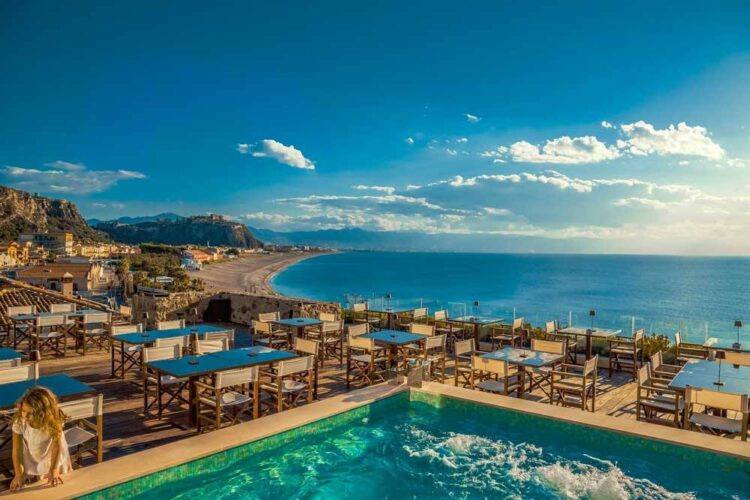 Il pastry chef Andrea Tortora incontra la cucina di Dario Pandolfo a Ngonia Bay di Milazzo