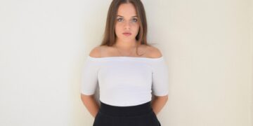 Esce oggi “Come Mai” il nuovo singolo di Roberta Cassarino sulla trap di Lorenzo Meli