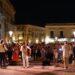 Un canto all’amore con Mario Incudine e la sua serenata itinerante AffacciaBedda. Questo sabato 18 luglio, serata conclusiva del Donnafugata Street a Ragusa Ibla