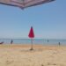 Marina di Modica, ombrelloni “in sosta” notturna: da domani verranno rimossi