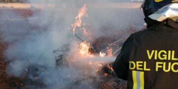 Velivolo ultraleggero precipita a Marina di Modica. Il pilota morto carbonizzato
