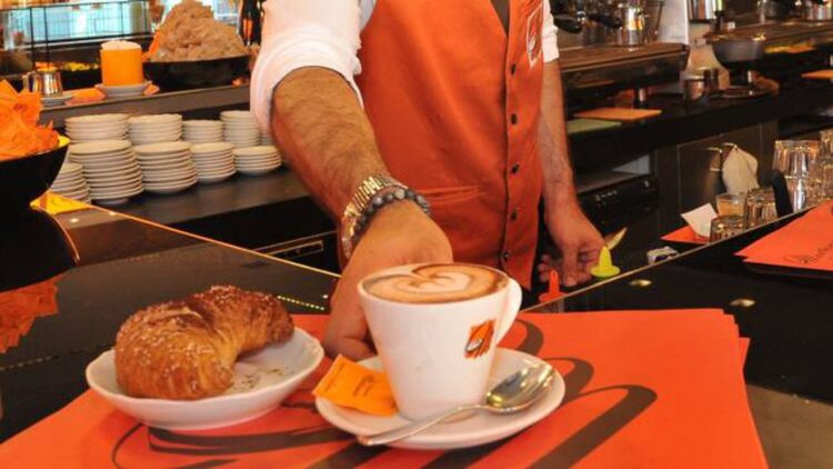 Pochi i ragusani tornati al bar per fare colazione, o al ristorante per un pranzo o una cena