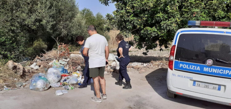 Discariche abusive a Scicli, sanzionate due persone