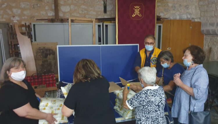 Il Lions Club Scicli Plaga Iblea e Toys In donano kit per i bambini delle scuole primarie della città