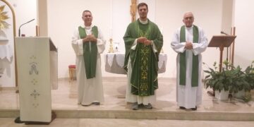 Il neo sacerdote Guastella conclude i riti religiosi per la festa della Beata Maria Vergine di Lourdes a San Giacomo