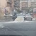 Ragusa: basta un temporale e la parte bassa di via Archimede si allaga. Saltano pure i tombini