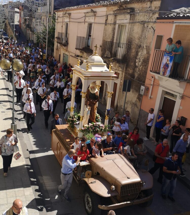 A Monterosso, festa di Maria Bambina: si benedicono le mamme in attesa
