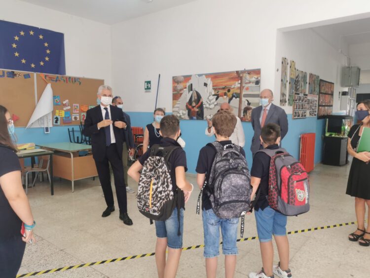 A Vittoria avvio del nuovo anno scolastico, macchiato da un episodio di violenza