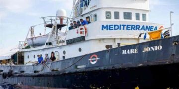 Sbarco della Mare Jonio questa notte a Pozzallo: i migranti saranno trasferiti a Siracusa