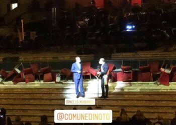 Coerenza? Questa sconosciuta. Musumeci firma il coprifuoco per la Sicilia e poi va al concerto di Bocelli