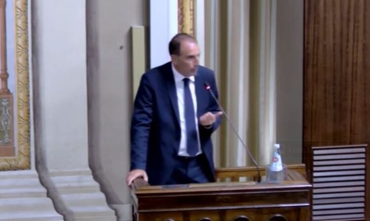Musumeci finalmente in aula dopo mesi di assenza, Dipasquale: “Il suo disegno di legge per i ristoranti? Solo demagogia”