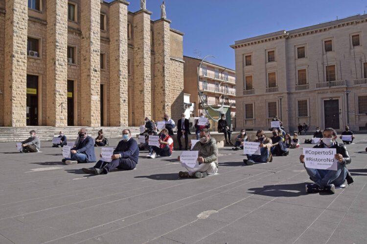 No alla chiusura generalizzata, a Ragusa la protesta promossa da Confcommercio
