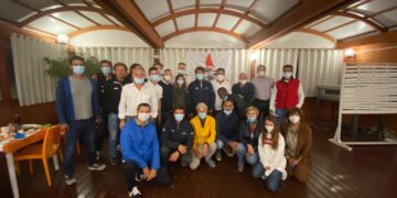 il Circolo velico Kaucana ha ospitato ieri sera a cena l’equipaggio del Maserati Multi 70 con il campione Giovanni Soldini